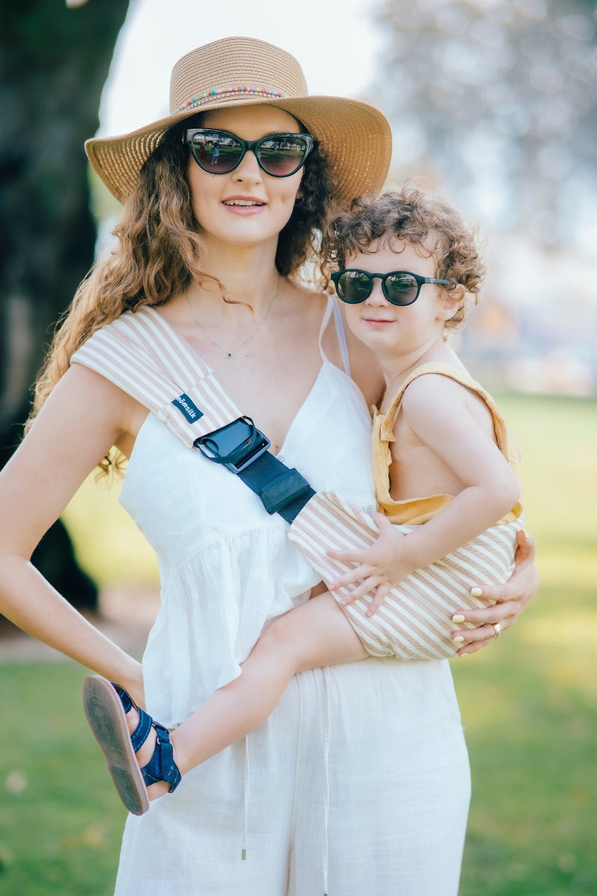 Stylish Baby Carrier: How to Combine Motherhood and Elegance